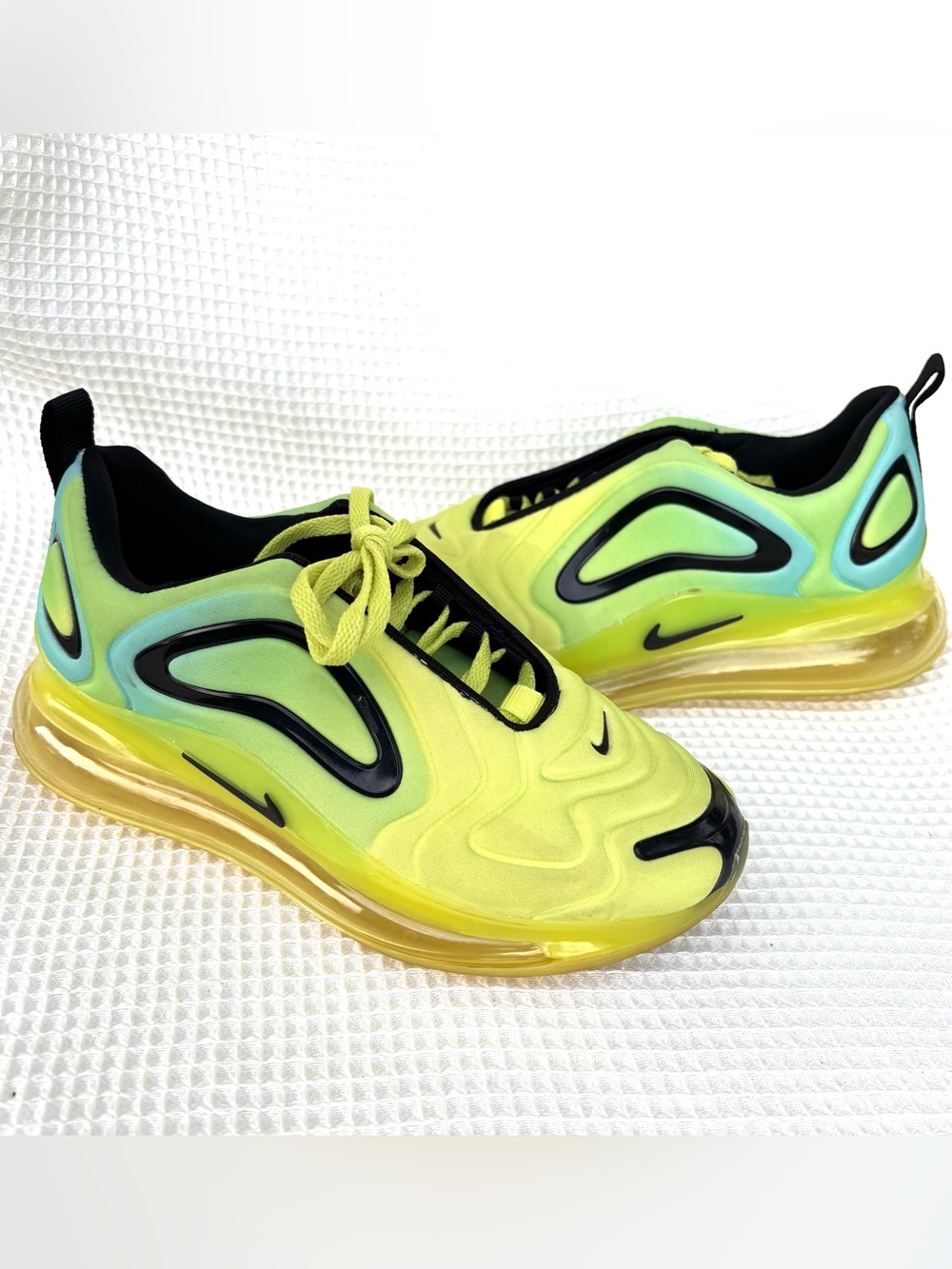 Nike Air Max 720 Volt Green AO2924-701 Men’s size 5.5/ Women’s size 7